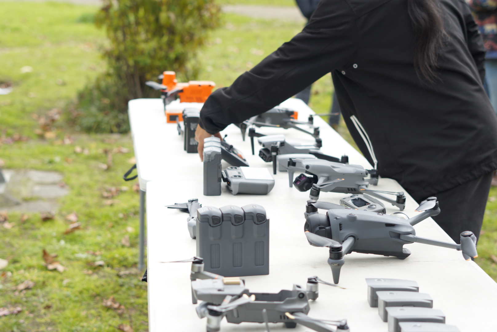 Equipos de drones profesionales listos para operaciones certificadas AOC en faenas mineras de Antofagasta y Calama