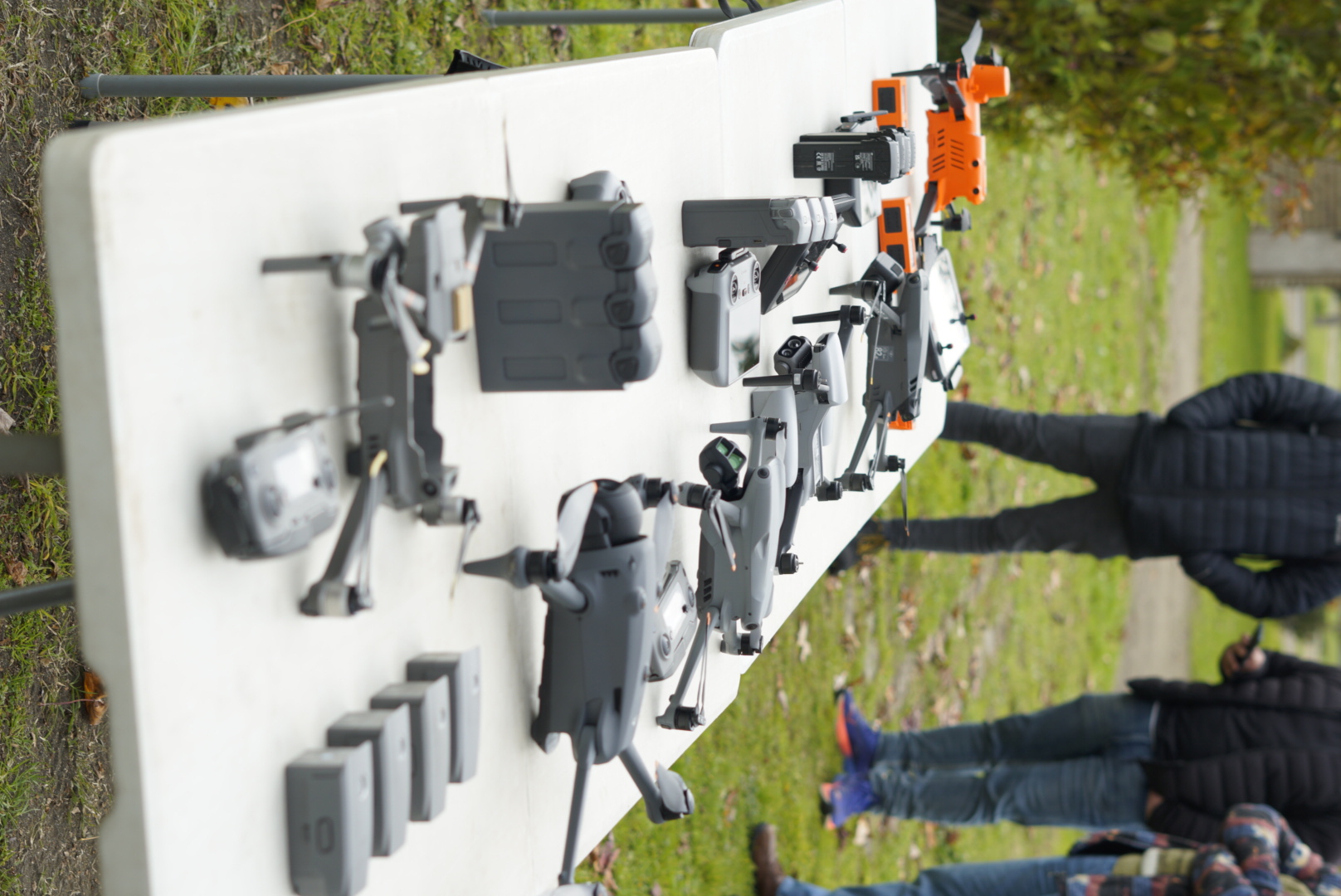 Equipos de drones de DRONECAP utilizados en procesos de asesoría de certificación AOC para empresas del Biobío